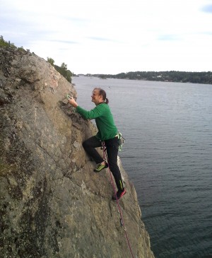 Jesper Larsen på Havstörst (6a) på Finnsvedsberget. Foto: Andreas Andersson