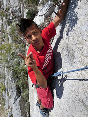 17-årige Jaime är en av de bästa klättrarna bland barnen från Monterrey. Foto: Raff Limms/Museo Mutante