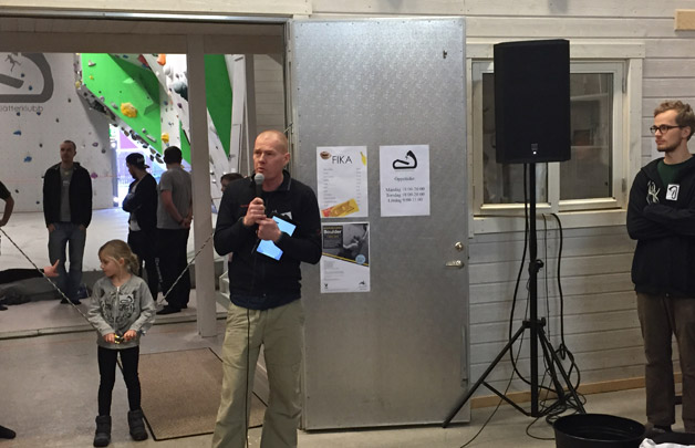 Andreas Hugosson inviger Sävsjö Klätterhall för allmänheten. Foto: Andreas Enqvist.