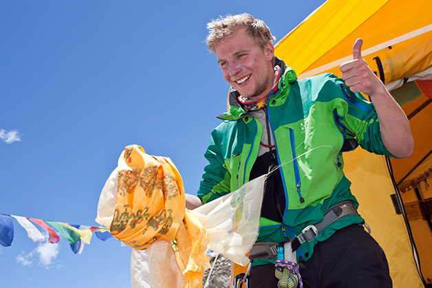 Robin Trygg laddar för nästa äventyr i Himalaya. Foto: Oskar Kihlborg