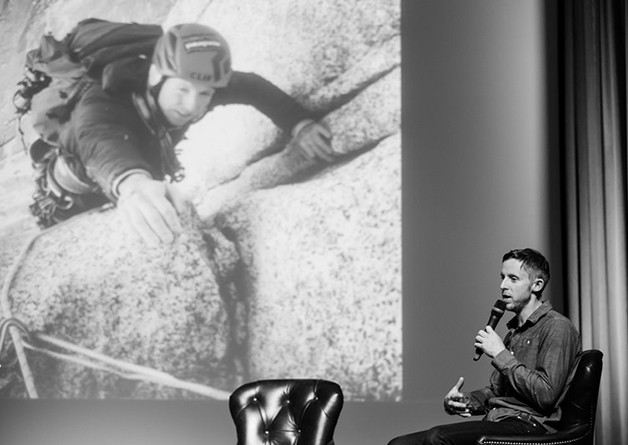  Tommy Caldwell berättar om traversen vid Fitz Roy. Foto: http://www.pioletsdor.com