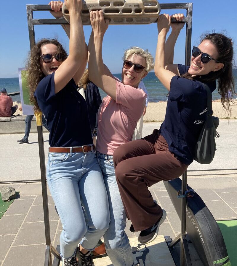 Klätterförbundets delegation i Almedalen, från vänster: verksamhetsutvecklare Nadia Bazydlo, generalsekreterare Emma Borggrén-Franck och träningsansvariga Tove Wåhlin.