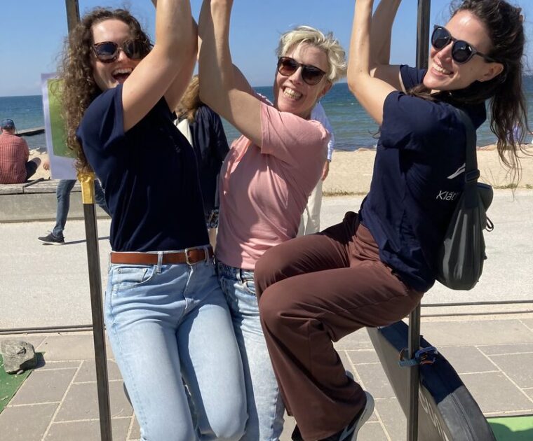 Klätterförbundets delegation i Almedalen, från vänster: verksamhetsutvecklare Nadia Bazydlo, generalsekreterare Emma Borggrén-Franck och träningsansvariga Tove Wåhlin.